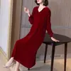 Vestido de veludo outonal com mangas compridas e decote V para mulheres, luxo leve, alta qualidade, elegante, vestido longo de cor sólida em linha A para mães