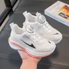 Sapatos para meninos 2026 verão novos tênis esportivos infantis para crianças maiores com fivela giratória, tênis de corrida e treino de malha para meninas