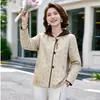 Abrigo corto de otoño para madre, chaqueta casual para mujer de 50 años, ropa para mujeres de mediana edad y mayores, nuevo abrigo versátil de primavera y otoño para mujer