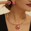 Europa transfronteriza y Estados Unidos collar de oro rojo con gota de pegamento de color, traje de collar y pendientes con diamantes de imitación grandes, joyería para damas