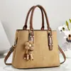 Bolsa Feminina Texturizada Elegante para o Dia a Dia com Pingente Floral, Bolsa de Mão com Alça de Ombro, Bolsa Transversal para o Trabalho Diário, Bolsa para o Trabalho