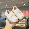 Zapatos slip-on de suela blanda estilo coreano para niños, mocasines casuales, nuevos zapatos para niños primavera y otoño 2026