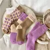 Calcetines Gruesos Forrados de Polar Otoño e Invierno Base de Toalla de Felpa Cachemir Cálido Morado Amor Flor Pequeña Ins Calcetines de Mujer de Moda