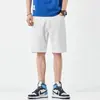 Pantalones cortos de mezclilla blanca ligeros de verano para hombre, entrepierna de 5 pulgadas, pantalones de longitud media modernos estilo coreano, moda de alta gama
