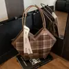 Bolsa de Ombro Transfronteiriça para Mulheres, Tendência Outono e Inverno 2025 Nova Moda Bolsa de Ombro Xadrez, Bolsa Tote de Grande Capacidade