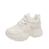 Zapatillas deportivas, zapatos de plataforma, zapatos de papá para aumentar la altura de estudiantes, nuevos zapatos casuales de moda coreana de suela gruesa para otoño para mujer