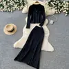 Elegante Conjunto de Dos Piezas para Mujer: Top Cardigan de Punto Ajustado y Falda, Atuendo de Otoño para el Trabajo con un Toque de Lujo