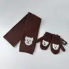 Conjunto de Dos Piezas de Bufanda y Guantes con Bordado de Oso Súper Lindo para Niños, Protección Contra el Frío al Aire Libre y Moda Cálida, Bufanda para el Cuello Manoplas