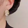 Pendientes de Metal con Rombos de Circonita Exagerados, Moda de Personalidad Estilo Francés, Pendientes de Diseño Versátil Retro Simple Elegante Venta al por Mayor