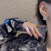 Exquisitos y Lujosos Aretes de Trébol para Mujer, Aretes de Tuerca de Diseño Nicho, Nuevos Aretes de Moda y Elegantes de Alta Gama 2025