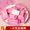 50 piezas por paquete de almohadillas de algodón comprimido para tatuajes, almohadillas de algodón desmaquillantes con patrón de perla empaquetadas individualmente, almohadillas portátiles con forma de caramelo para salones de belleza