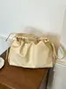 Bolso de mano de moda con forma de nube estilo coreano transfronterizo, un bolso tipo cubo con cordón nuevo y elegante para mujer, perfecto para llevar al hombro o cruzado