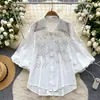 Camisa Feminina 2025 Verão Estilo Palácio Indústria Pesada Manga Sino Bordada com Diamantes Solta Versátil Casual Top Europeu e Americano