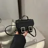 Nova Bolsa Transversal de Ombro da Moda com Design Único, Casual e Estilosa, Bolsa Quadrada Pequena Feminina Primavera 2026