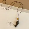 Novo colar pingente de peixe de sândalo estilo chinês para mulheres, corrente de suéter estilo étnico vintage, acessório longo de design de nicho