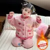 Pijama Quente Engrossado para Meninas Outono e Inverno 2025 Roupas de Casa de Flanela para Crianças Moda Bebê Traje de Veludo Coral