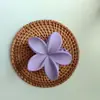Diseño de Nicho Europeo y Americano Clip para la Parte Posterior de la Cabeza con Flor de Bauhinia Verano Horquilla con Flor de Huevo Elegante Clip de Tiburón Accesorios para el Cabello para Mujeres