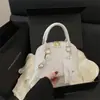 Bolsa de Ombro Único Estilo Novo Verão 2025 Bolsa para Sogra Bolsa Feminina Simples Urbana Ombro Cruzado Portátil Pequena Bolsa Concha