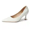 Sapatos de Salto Alto de Pele de Ovelha para Mulheres, Saltos Agulha, Sapatos Individuais para Combinar com Saias, Elegantes Sapatos de Trabalho de Bico Fino em Couro Patentado Francês Cor Nude para Mulheres, Preto