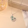 Colar com Pingente Colorido Vazado de Zircônia em Formato de Cabacinha Estilo Chinês, Corrente de Clavícula de Moda Exquisita de Boa Sorte para Mulheres