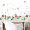Vila de Conto de Fadas Desenho Animado Balão de Ar Quente Adesivos de Parede Autoadesivos Decoração para Quarto Infantil Jardim de Infância Adesivos Br66354