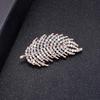 Coreia do Sul Nova Moda High-end Broche Feminino Strass Toalha De Seda Fivela Anti-luz Fivela De Cristal Corpete Pin Pérola Jóias