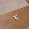 Colar Zircônia Gota d'Água Simples para Mulheres Luxo Leve Retro Sensação de Alto Padrão Corrente Clavicular Design Dourado Pérola de Água Doce Joia
