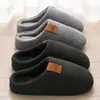 Pantuflas de algodón para hombre, talla extragrande, adecuadas para otoño e invierno, cálidas y antideslizantes, disponibles para venta al por mayor, para uso interior y en casa, con forro de algodón afelpado
