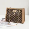 Bolsa de Ombro Acolchoada Bordada Exportação Clássica Casual Feminina 2025 Nova Bolsa Feminina Atacado Pequena para Mulheres