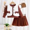 Traje cálido de otoño e invierno para niñas de Amazon Europa y Estados Unidos, conjunto de tres piezas con falda plisada y chaleco blanco de color sólido