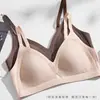 2631 # Sujetador de copa triangular de lujo estilo francés con textura metálica para pechos pequeños, con push-up y soporte, ofreciendo una sensación nude para mujeres