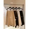 Su dulce diseño simple de estilo coreano para principios de otoño, de corte holgado con dobladillo irregular, falda línea A 66754