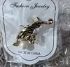 Moda Retro Europea y Americana Broche de Tigre Año Zodiacal del Tigre Pin Conmemorativo de Aleación de Diamante Unisex Corsage Decorativo
