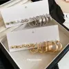 Conjunto de Brincos Redondos em Formato de Coração de Metal Agulha de Prata Brincos Argola para Uso Diário Casual Design de Brincos de Nicho para Mulheres