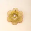Colgante Individual Joyería de Acero Inoxidable Popular en Europa y América Cortado Flor de Múltiples Capas Joyería DIY Accesorios Retro Chapados en Oro de 18 Quilates
