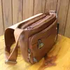 Bolso Pequeño para Hombre Juventud Casual Estilo Coreano Bolso de Hombro Marca de Moda para Hombre Bolso Mensajero Estilo Japonés Retro Bolso Mensajero 3571