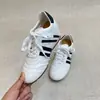 Zapatillas de entrenamiento alemanas de suela gruesa que aumentan la altura, nuevas y modernas zapatillas blancas versátiles para primavera-verano 2026 para personas bajitas, zapatillas deportivas casuales