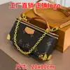 26 Bolso de mano diario nuevo de cuero con monograma, bolso de hombro elegante y versátil, bolso tipo almohada rápido
