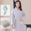 Otoño e Invierno Yunduige Hogar Perezoso Manga Larga Bata de Baño Mujer Usando Toalla de Baño Felpa de Coral Toalla Engrosada Gorro Secador de Cabello