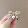 Broche de Lazo de Perlas para Mujer Elegante Nicho Elegante Corsage Accesorios de Ropa Anti-Exposición Pin de Cintura al por Mayor