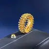 Moda punk de rua europeia e americana anel quadrado com rebite de diamante cravejado textura metálica banhado espesso fileira dupla formato de bala