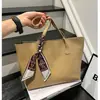 Bolsa de ombro retrô de grande capacidade estilo coreano 2026, perfeita para a escola, o trabalho e o uso diário; uma bolsa tote minimalista e estilosa com um design único