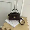 Bolsa Quadrada Pequena com Laço de Camurça Retrô Feminina 2026 Nova Exquisite Bolsa de Mão para Passeio Versátil Bolsa de Ombro Transversal