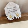 Aretes casuales y lujosos de flor de margarita blanca, aretes de diamantes modernos y de alta gama, aretes elegantes, modernos y versátiles para mujer
