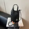 Bolsas Femininas de Nicho Pedido Estrangeiro 2026 Novo Padrão Trançado Bolsa Saco Bolsa de Mão para o Trabalho Ombro Transversal Bolsa para Celular