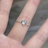 Xiangxu 2024 Nueva Moda Anillo de Amor para Mujer Lujo Ligero Alto Sentido Anillo de Zircón Ajustable Venta Directa de Fábrica