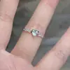 Anillo de Amor de Moda Nuevo 2024 Chapado en Plata para Mujer Lujo Ligero Sentido de Alta Gama Anillo de Circonita Ajustable Venta Directa de Fábrica