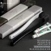 Una Variedad de Cepillos de Dientes Desechables de Gama Media a Alta para Uso Doméstico, Casas de Huéspedes y Hoteles; Set Dos en Uno de Cepillo de Dientes y Pasta Dental para Uso en Hotel