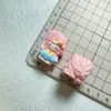 Clip para el pelo de chica de anime de alta calidad, pegatina de dibujos animados, colgante personalizado hecho a mano, accesorios de resina, estilo de lujo ligero, accesorios de resina