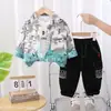 2025 Novo Estilo Outono Masculino Cor Gradiente Gola Inglesa Roupa Externa Terno para Bebê Menino Conjunto Tendência Três Peças Estilo Coreano
